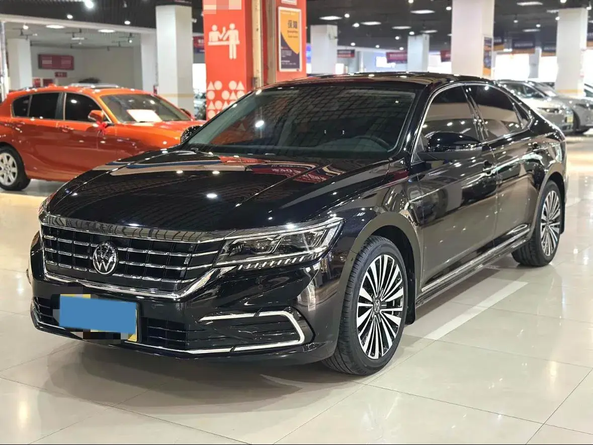 2021 VOLKSWAGEN PASSAT view 1