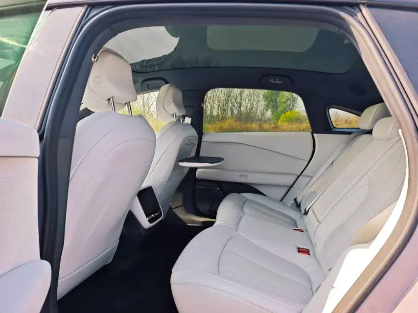 2024 XPENG P7+ thumbnail 4