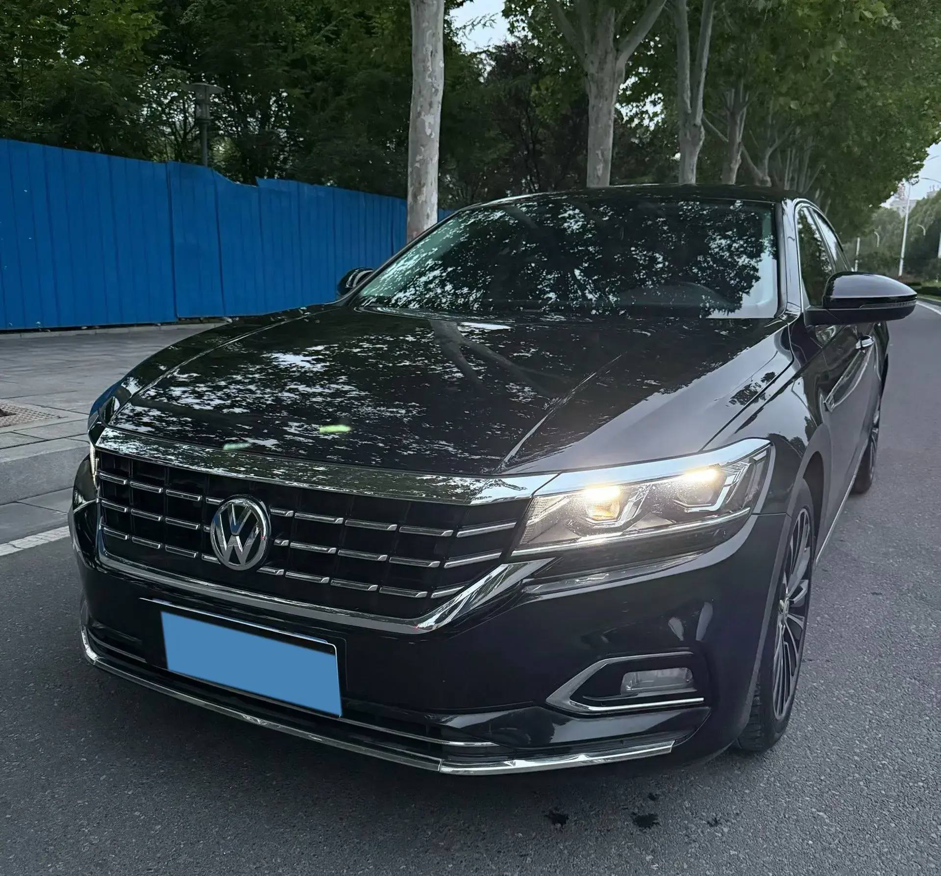 2019 VOLKSWAGEN PASSAT view 1