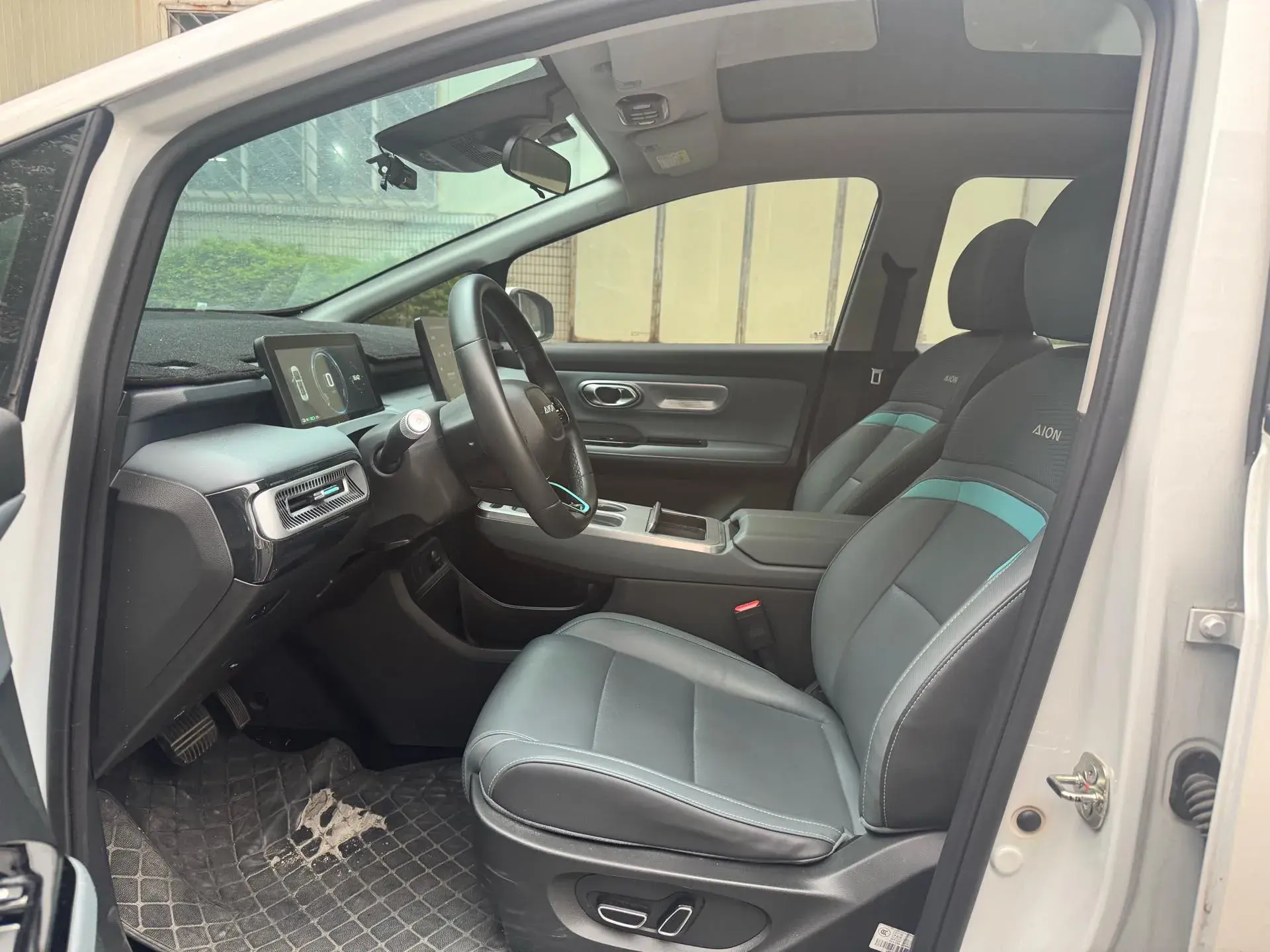 2023 AION Y thumbnail 4