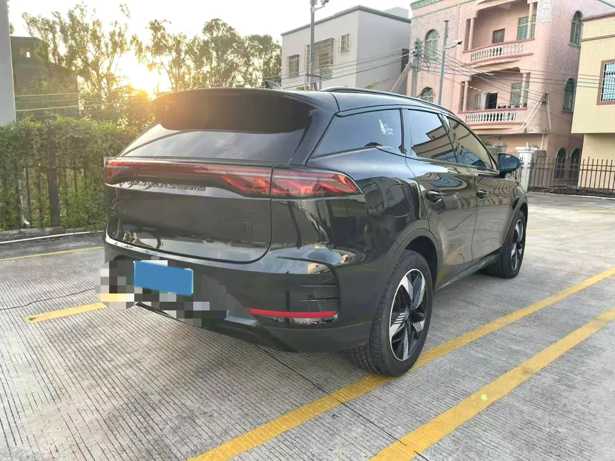 2024 BYD TANG thumbnail 3