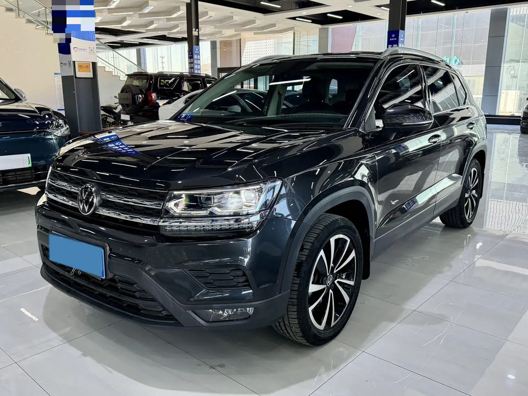 2022 VOLKSWAGEN THARU view 1