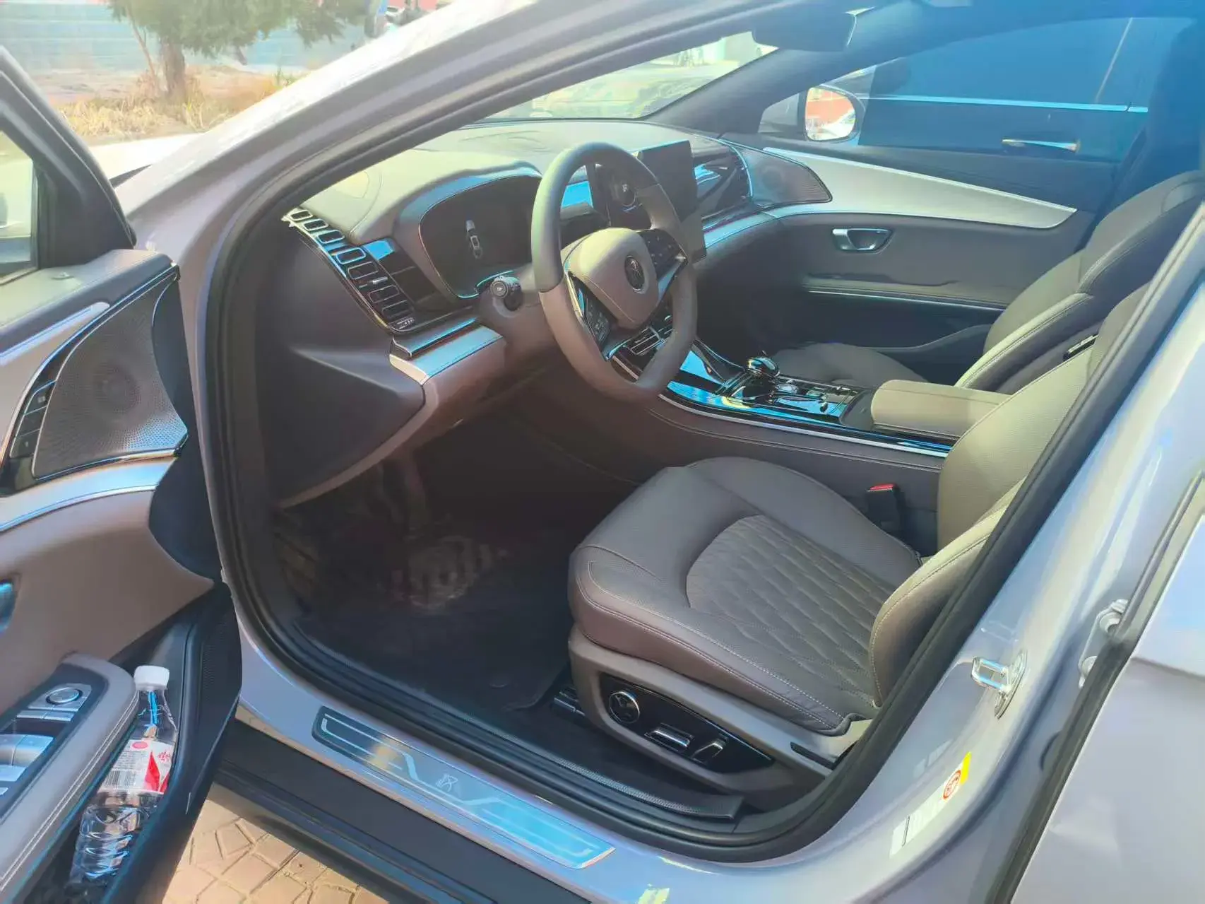 2025 BYD HAN thumbnail 4