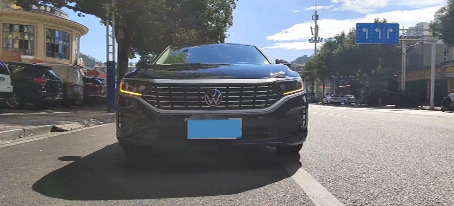 2022 VOLKSWAGEN PASSAT thumbnail 2