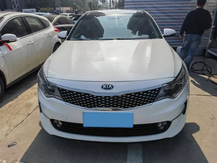 2016 KIA K5 thumbnail 2