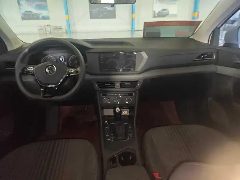 2021 VOLKSWAGEN THARU thumbnail 3