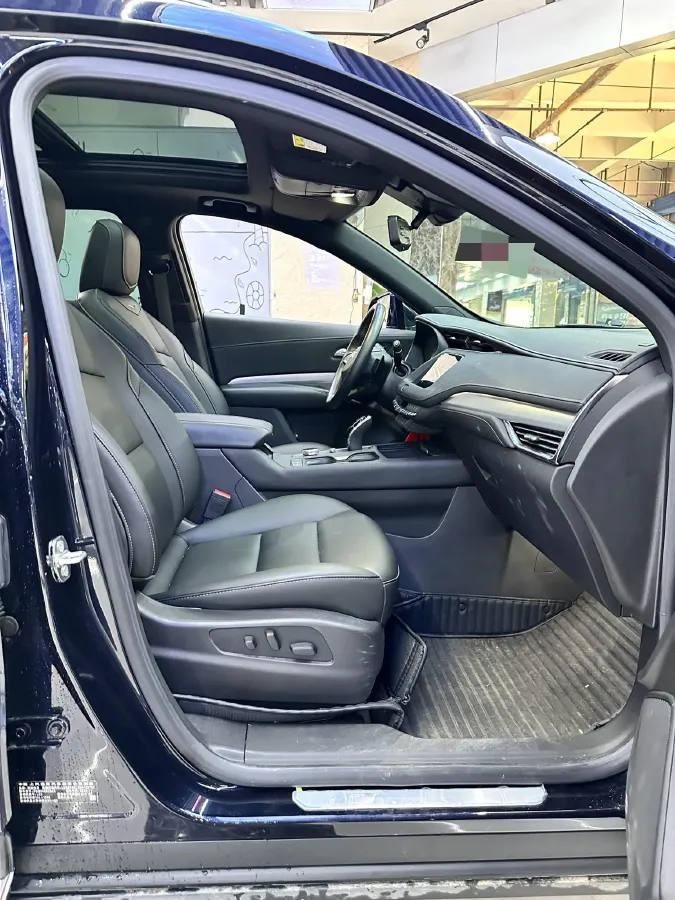 2023 Cadillac XT4 2.0T 237HP L4 9AT,autocango,china used car exporter,china ev exporter,chinese used car exporter,chinese used ev exporter