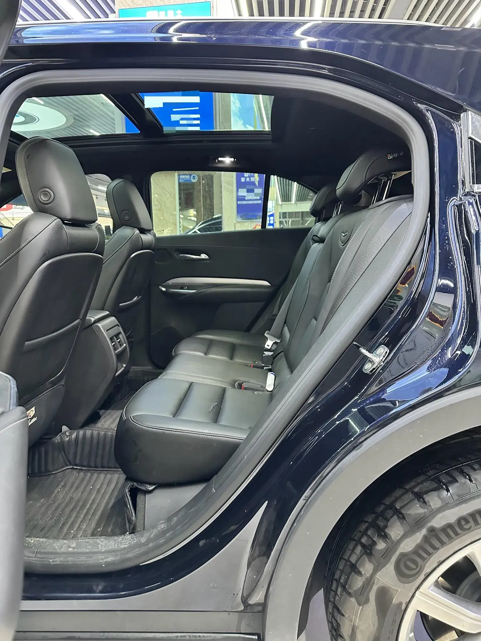 2023 CADILLAC XT4 thumbnail 4