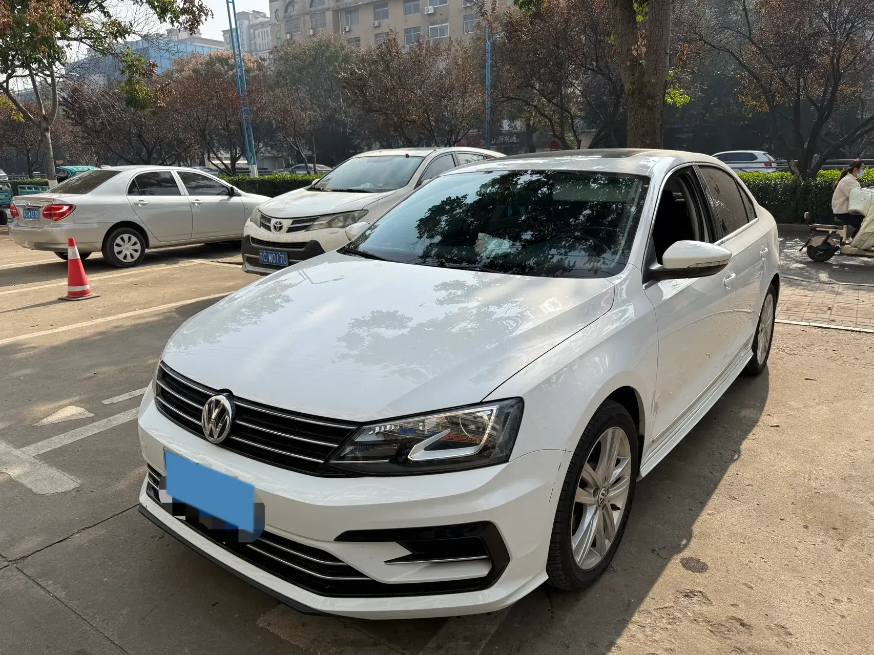 2018 VOLKSWAGEN SAGITAR view 1