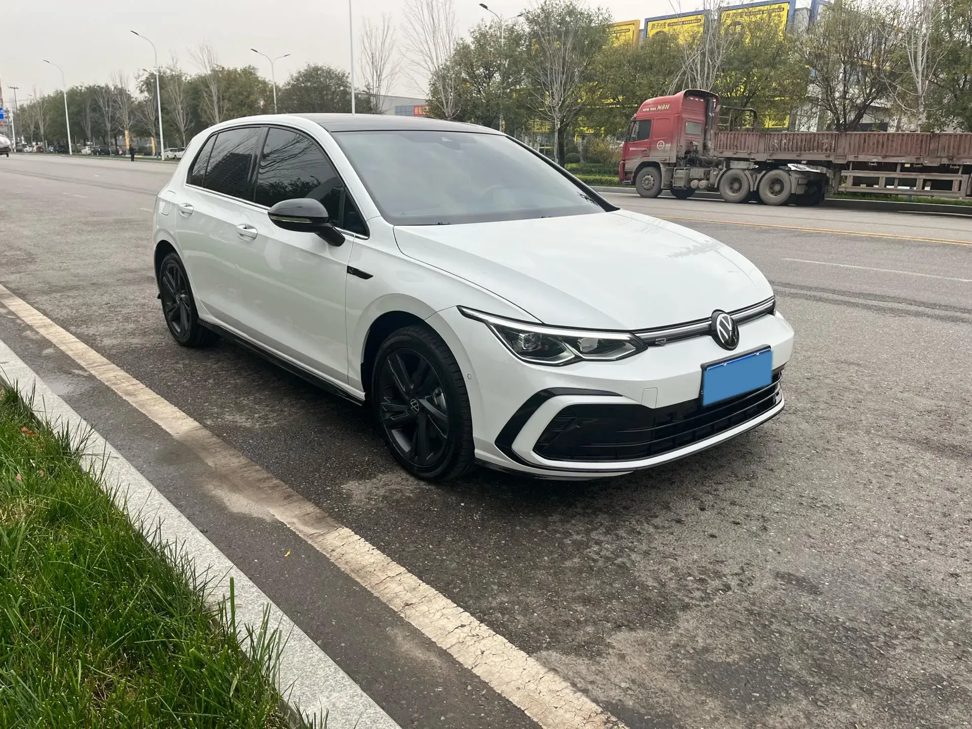 2024 VOLKSWAGEN GOLF thumbnail 3