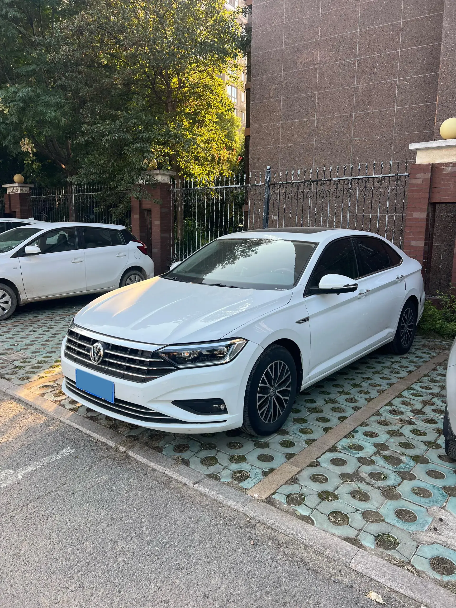 2021 VOLKSWAGEN SAGITAR view 1