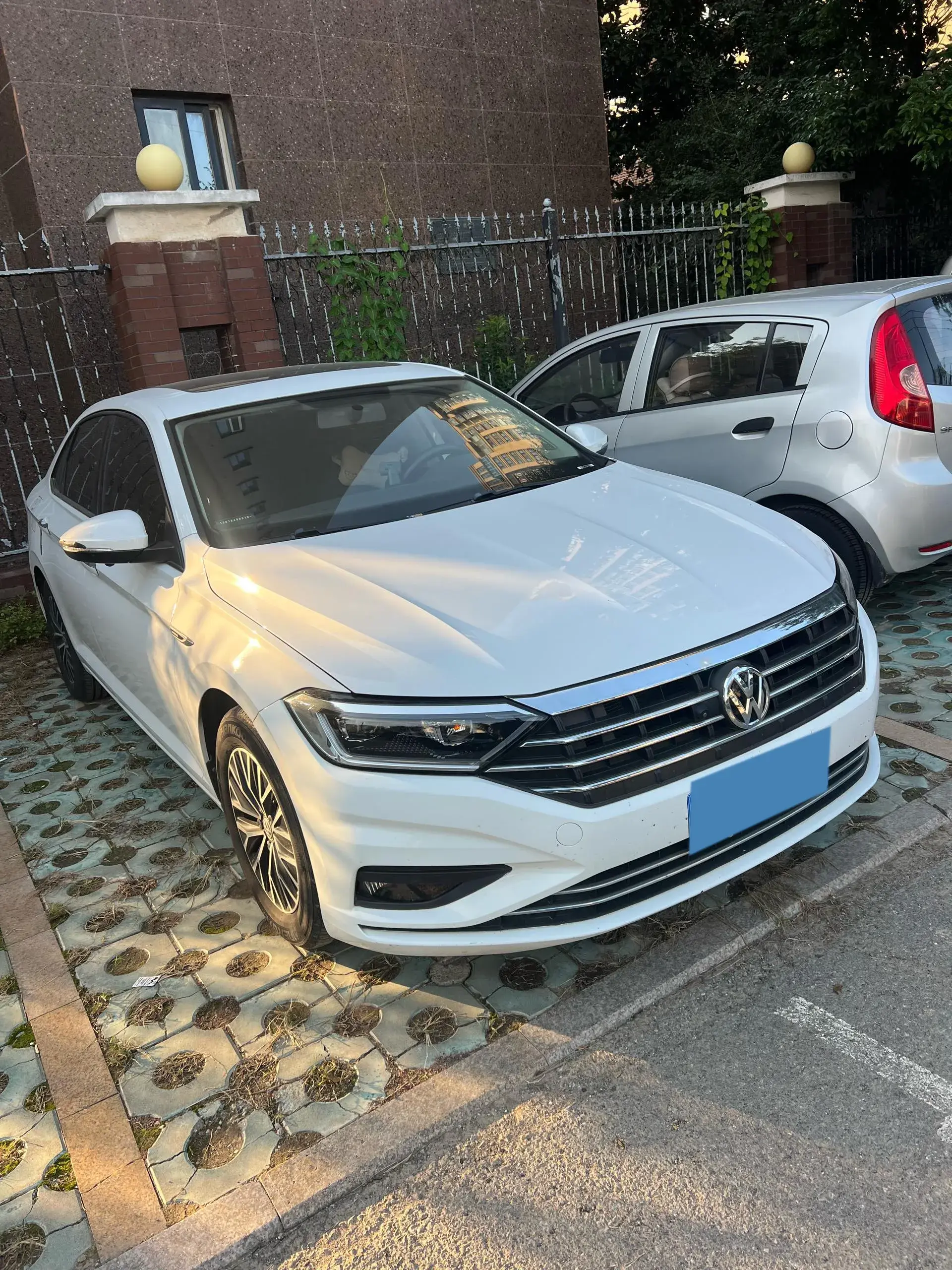 2021 VOLKSWAGEN SAGITAR thumbnail 2