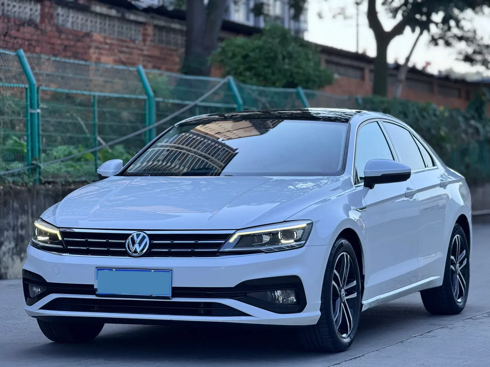 2019 VOLKSWAGEN LAMANDO view 1