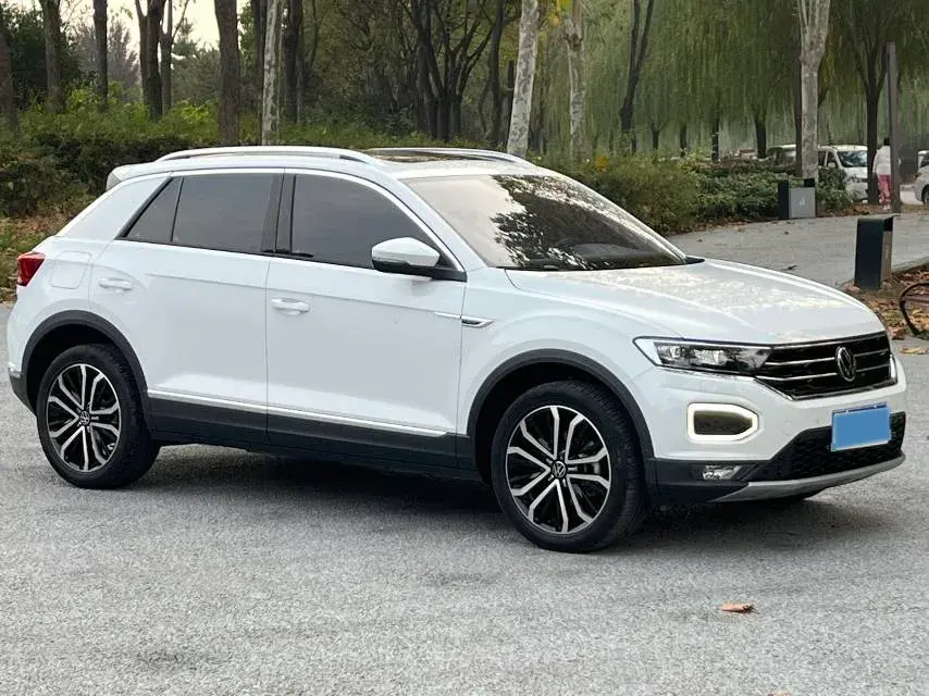 2022 VOLKSWAGEN T-ROC thumbnail 2