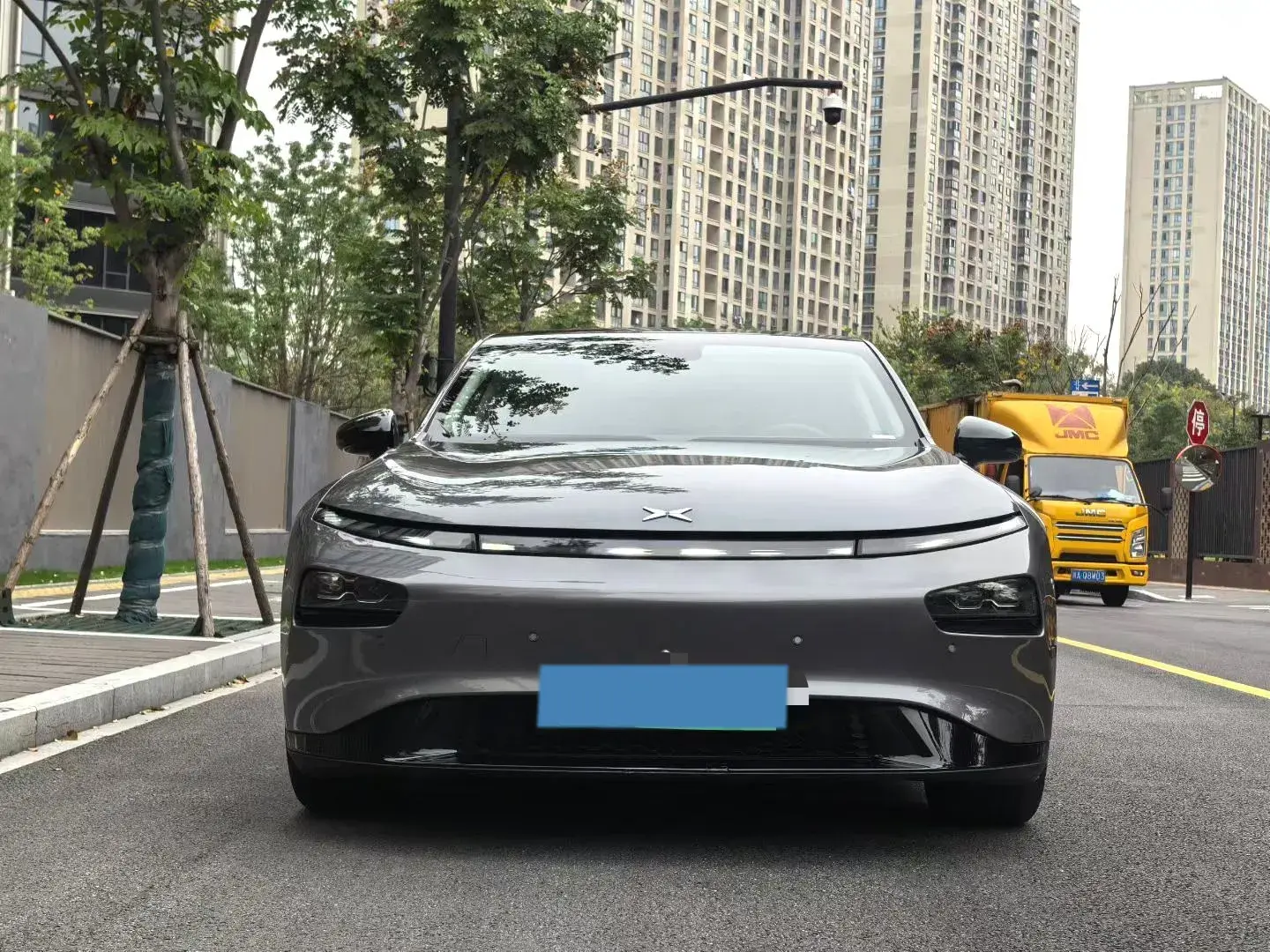 2020 XPENG P7 thumbnail 2