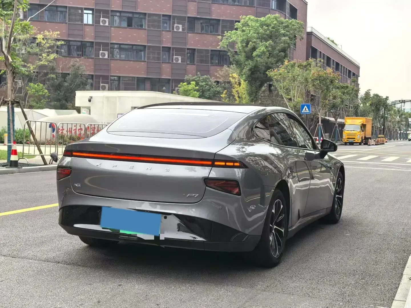 2020 XPENG P7 thumbnail 4