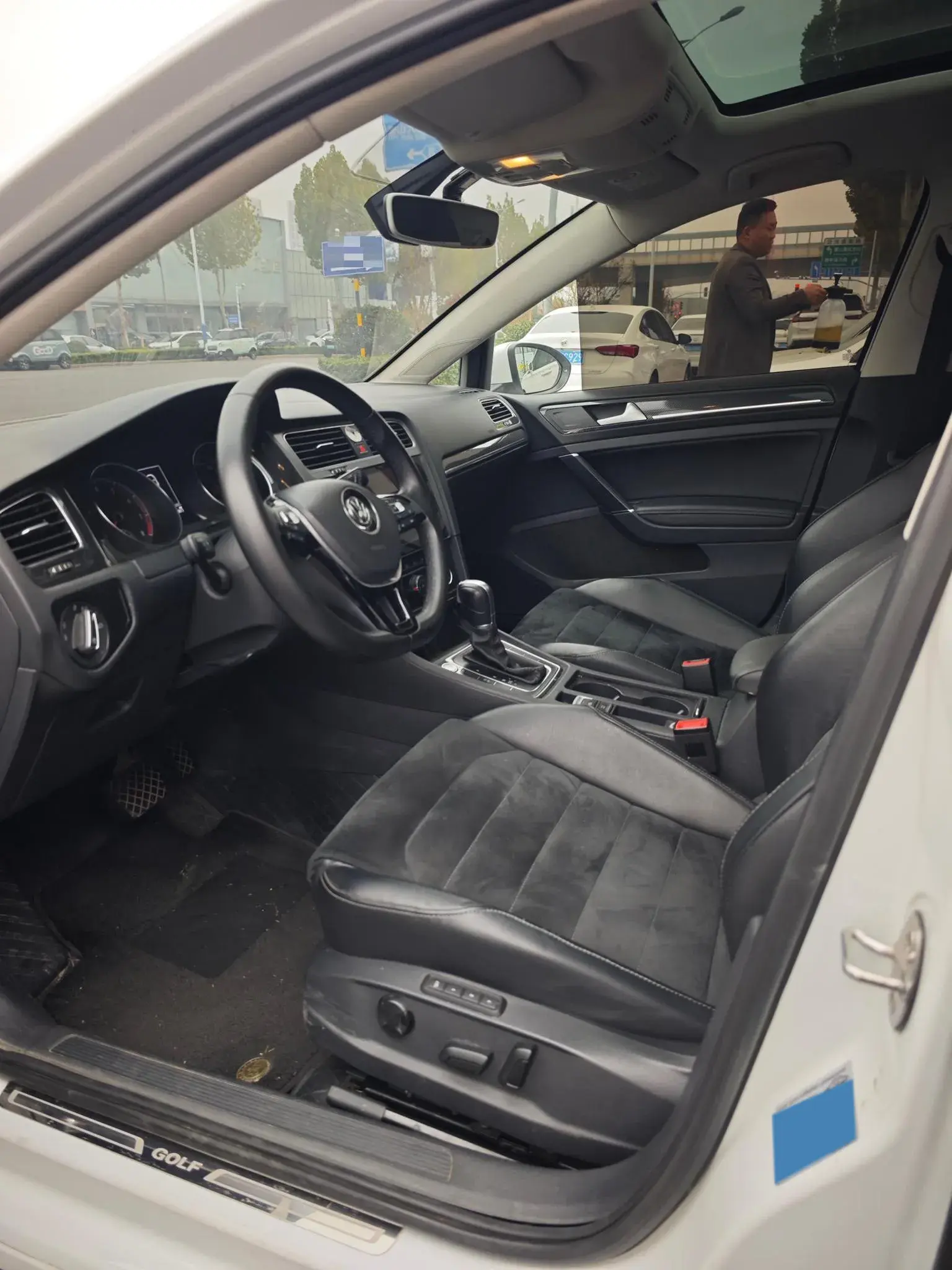 2018 VOLKSWAGEN GOLF thumbnail 3