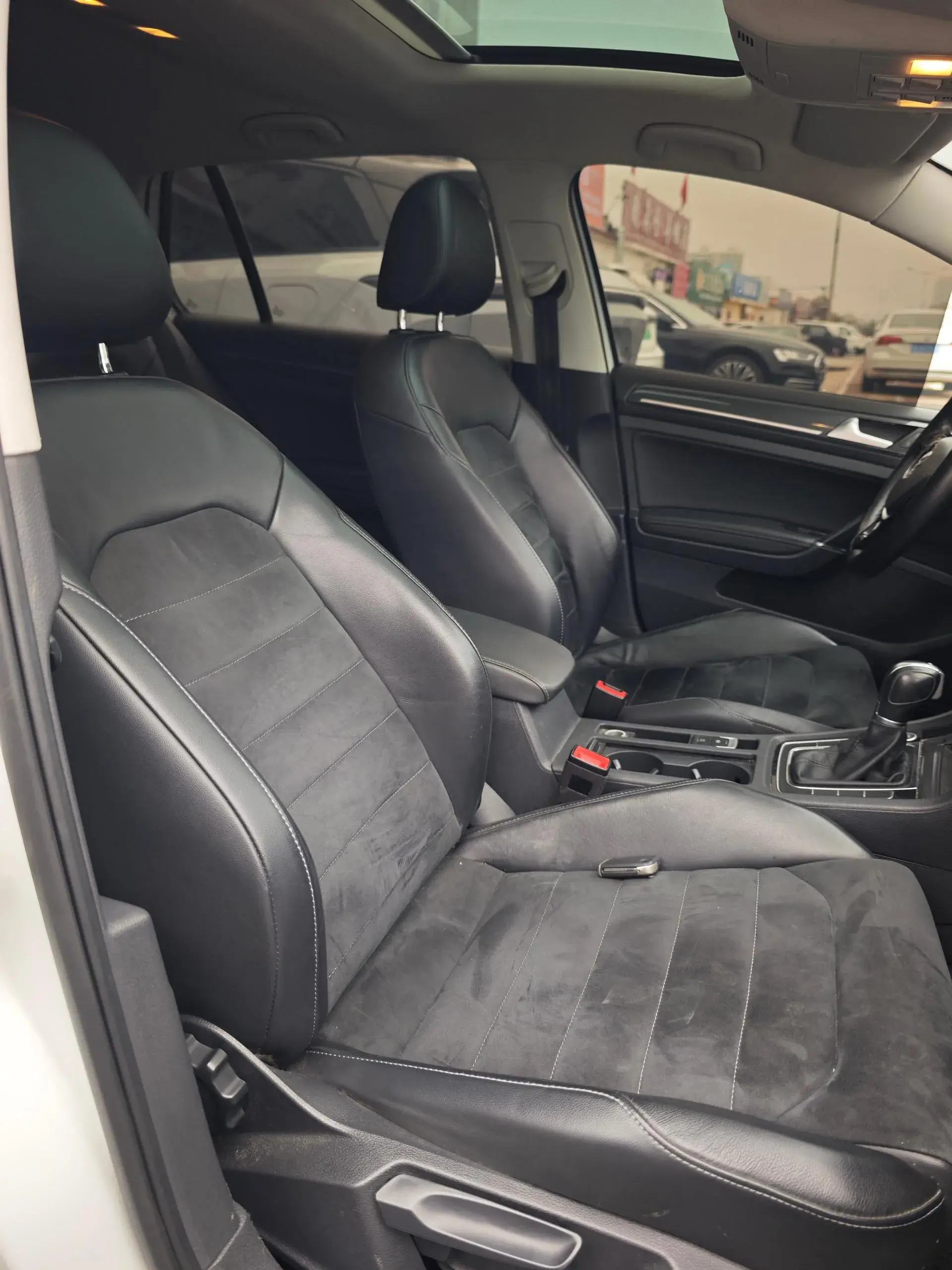 2018 VOLKSWAGEN GOLF thumbnail 4