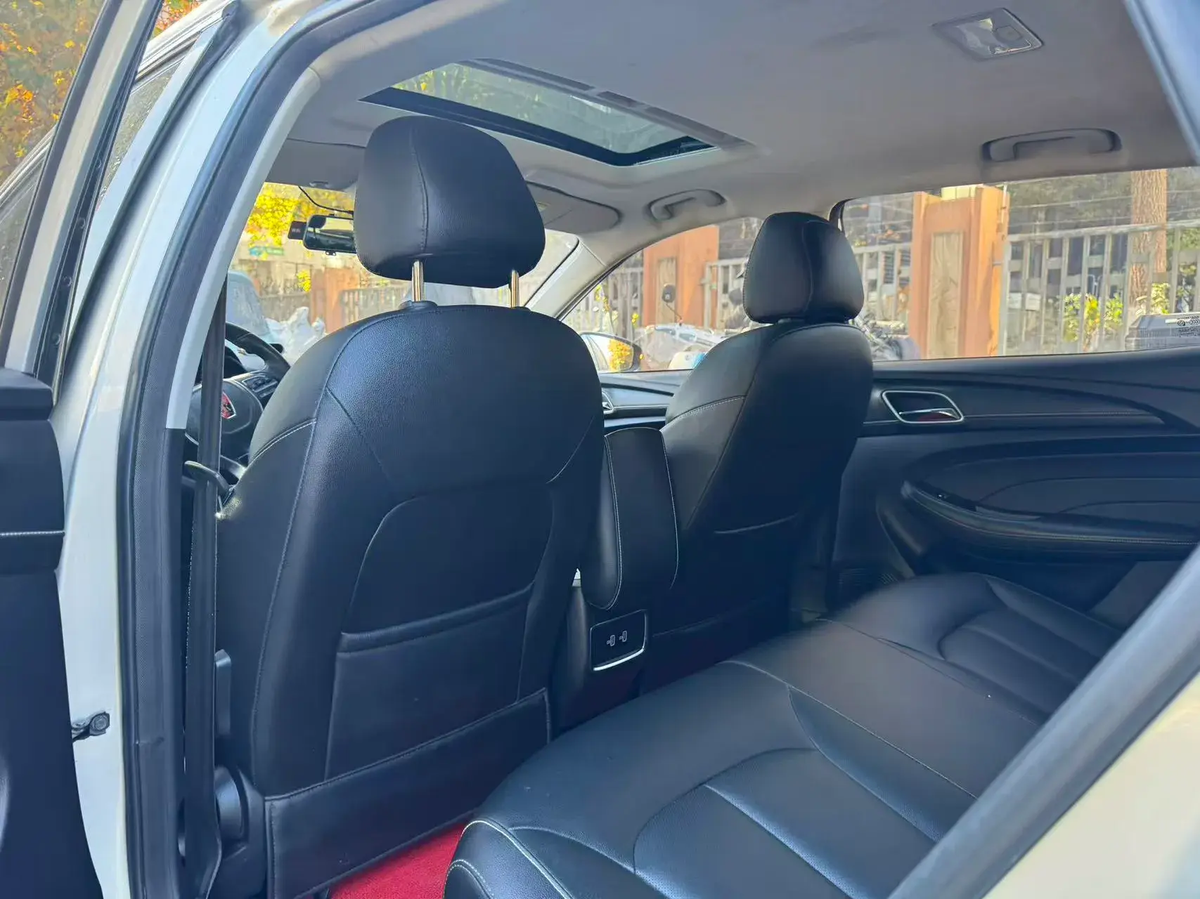 2019 ROEWE EI5 thumbnail 4