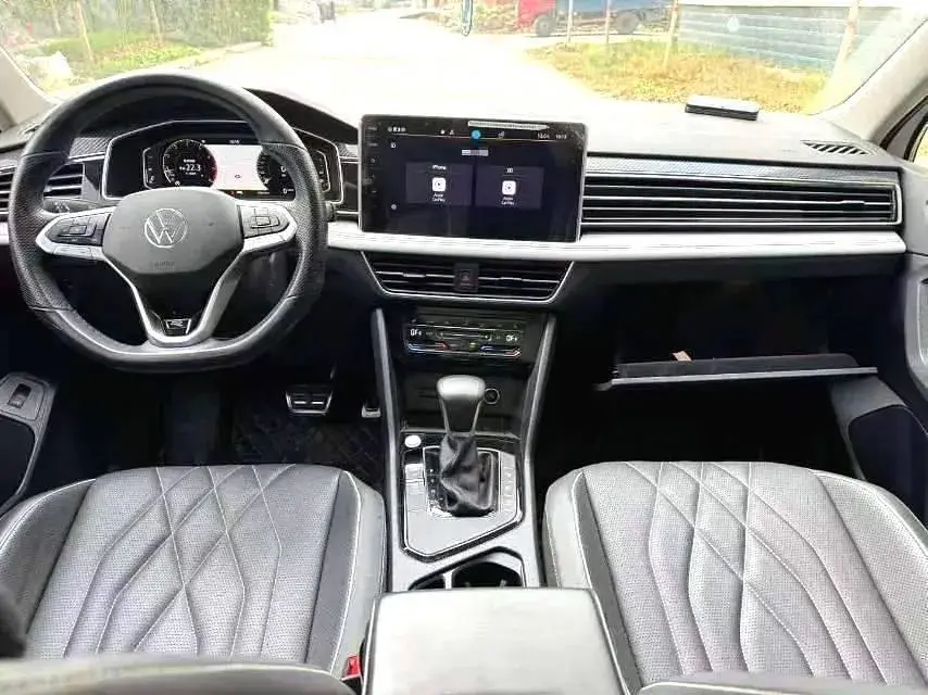 2024 VOLKSWAGEN TIGUAN thumbnail 3