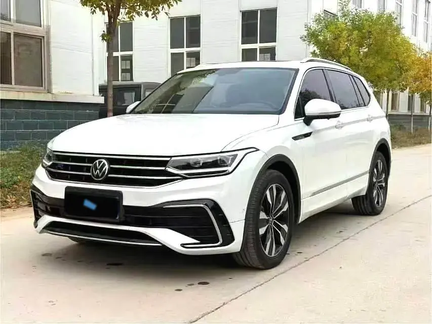 2024 VOLKSWAGEN TIGUAN view 1