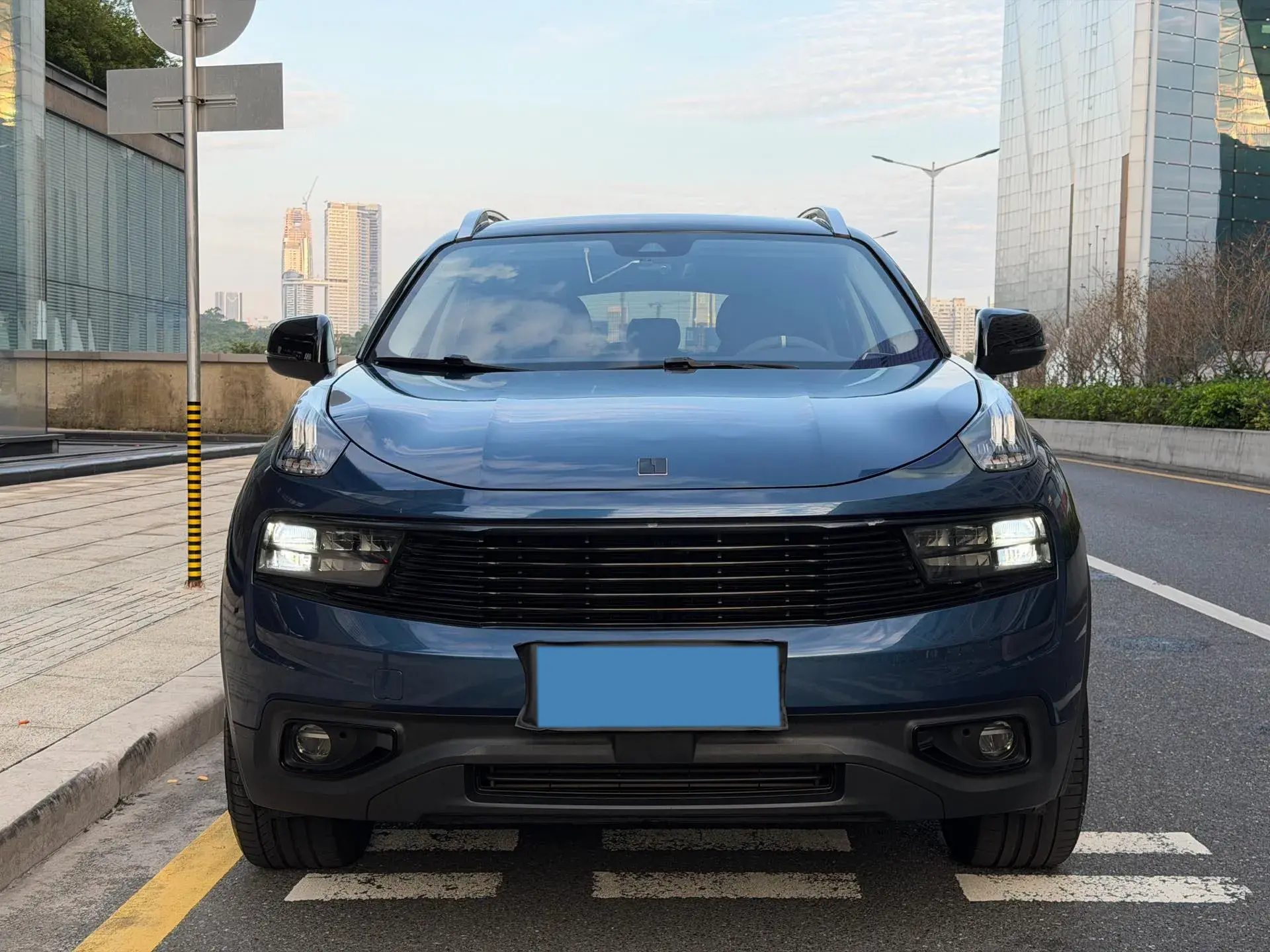 2017 LYNK&CO 01 thumbnail 2