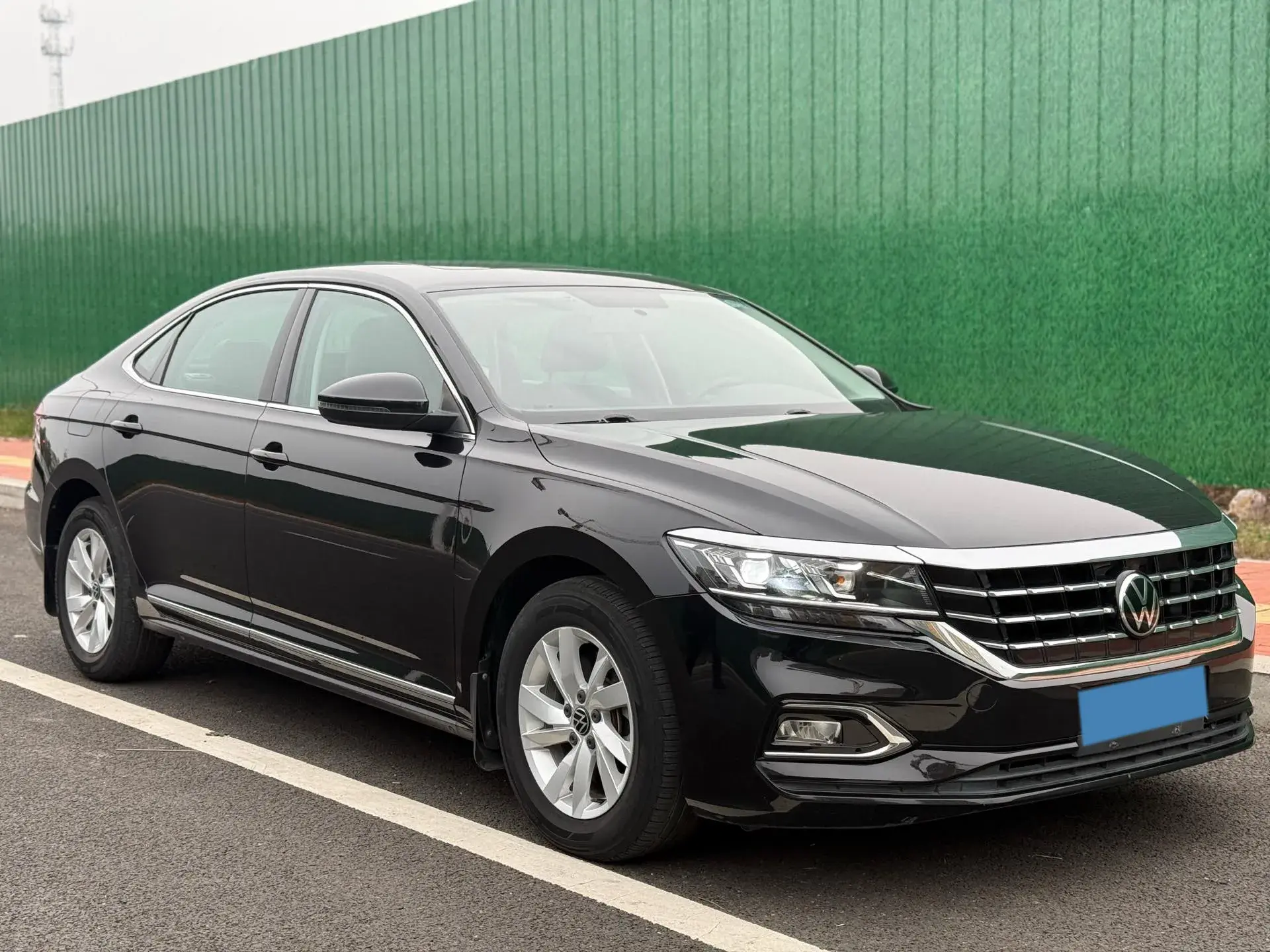 2020 VOLKSWAGEN PASSAT thumbnail 3