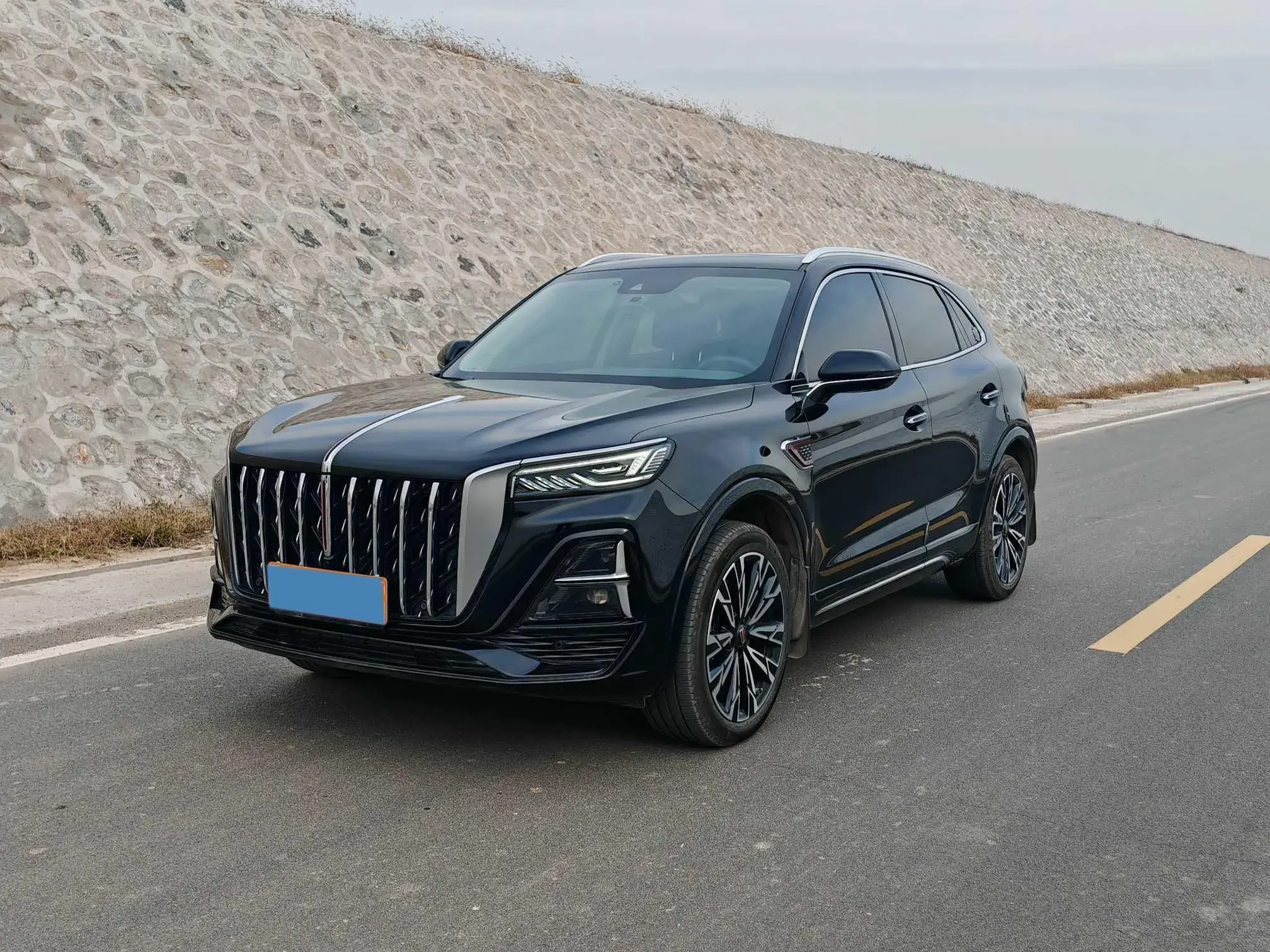 2023 HONGQI HS5 view 1