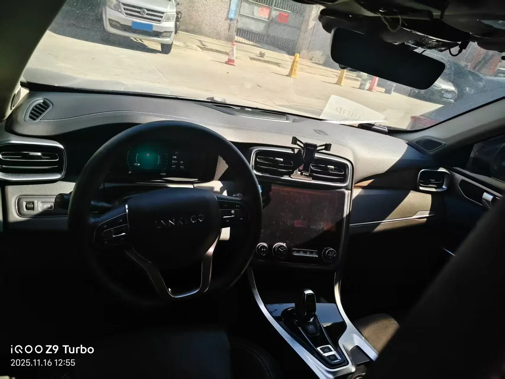 2019 LYNK&CO 01 thumbnail 3