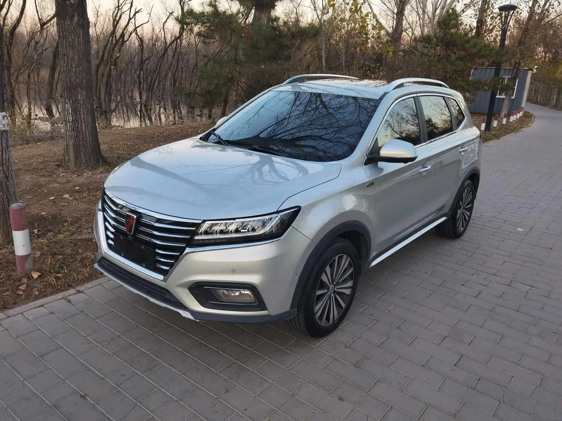 2017 ROEWE RX5 view 1