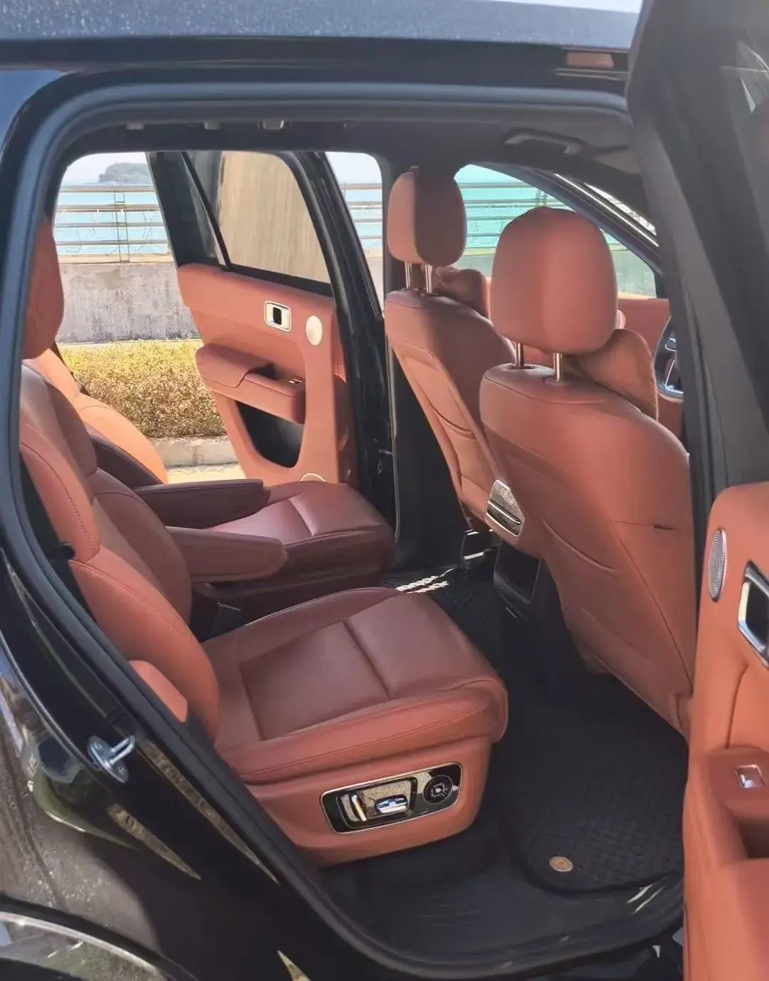 2023 LI L8 thumbnail 4