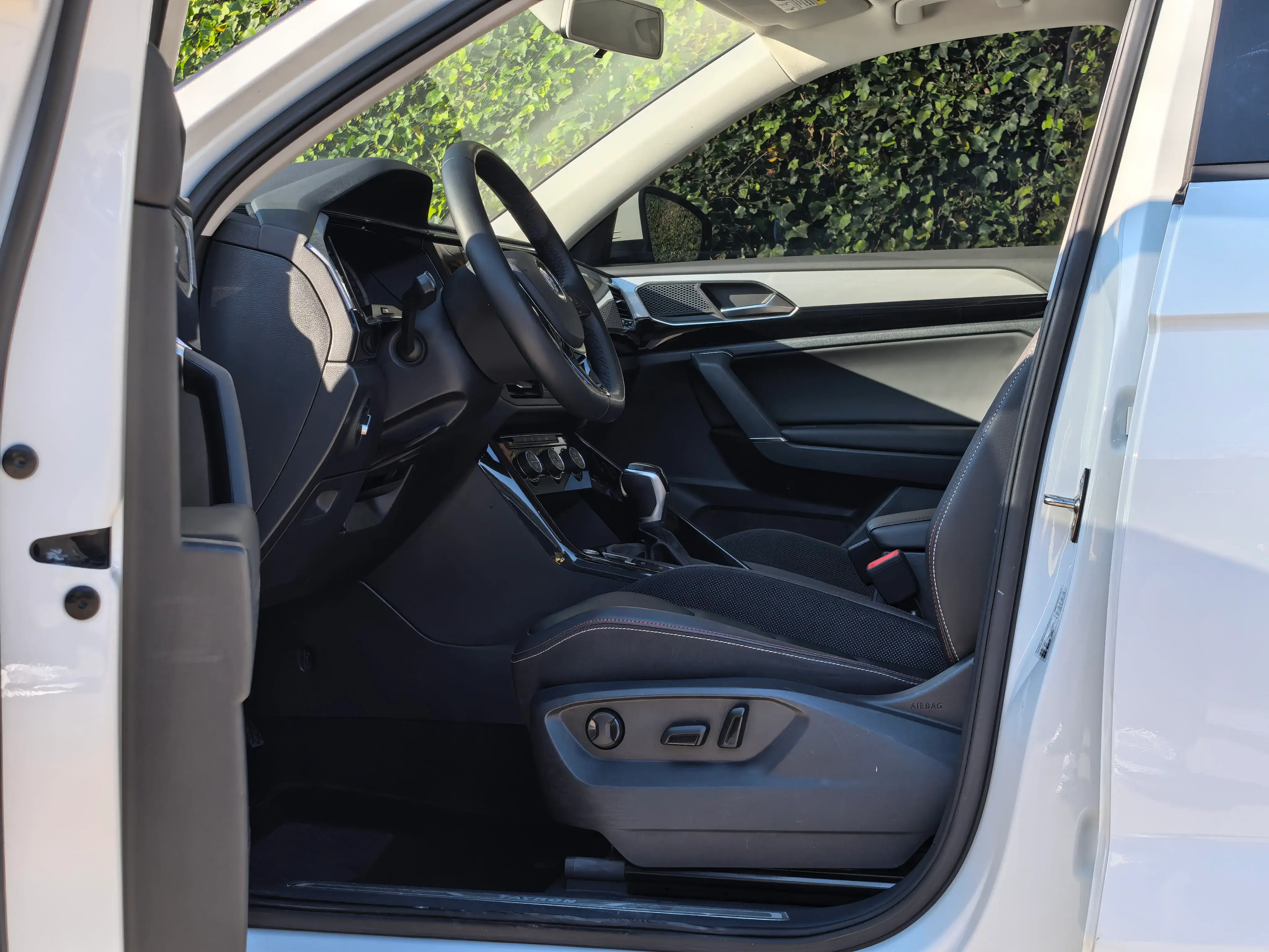 2019 VOLKSWAGEN TAYRON thumbnail 4