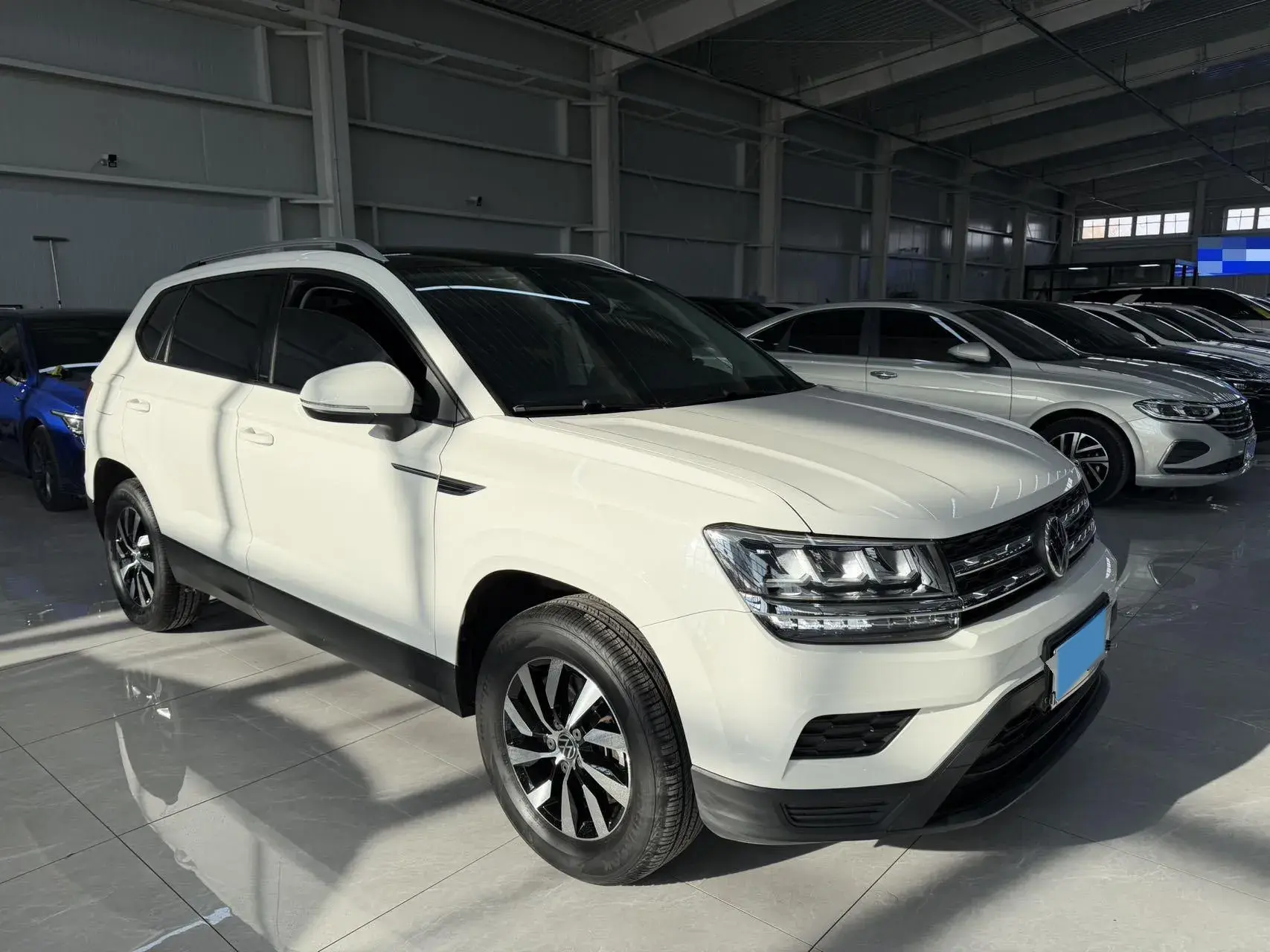 2022 VOLKSWAGEN THARU thumbnail 3