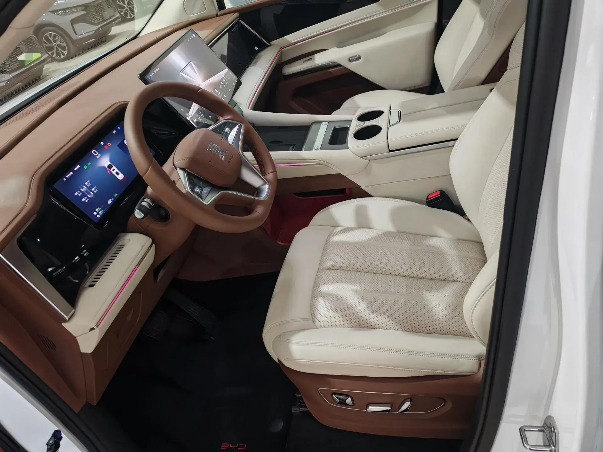 2025 BYD XIA thumbnail 2