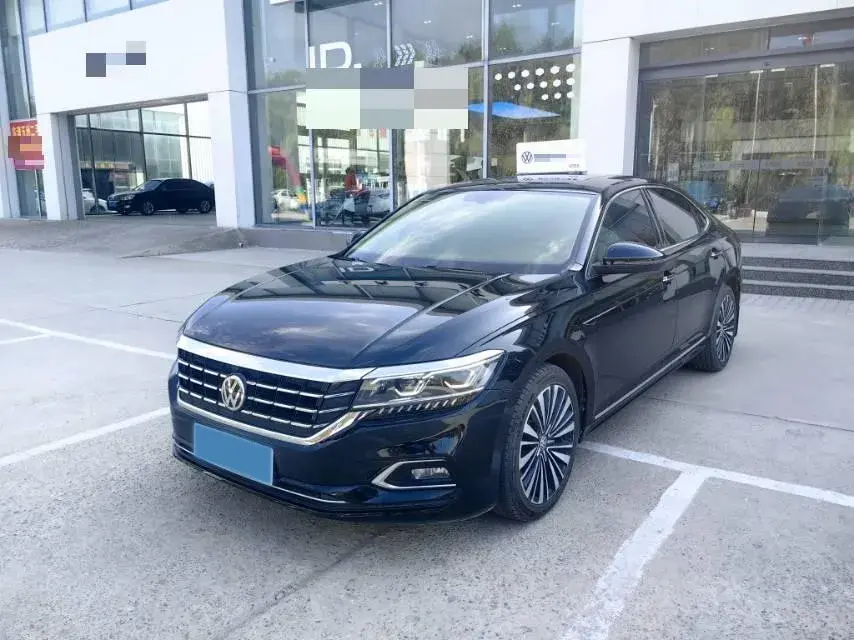 2020 VOLKSWAGEN PASSAT view 1