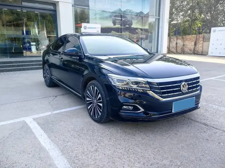2020 VOLKSWAGEN PASSAT thumbnail 3