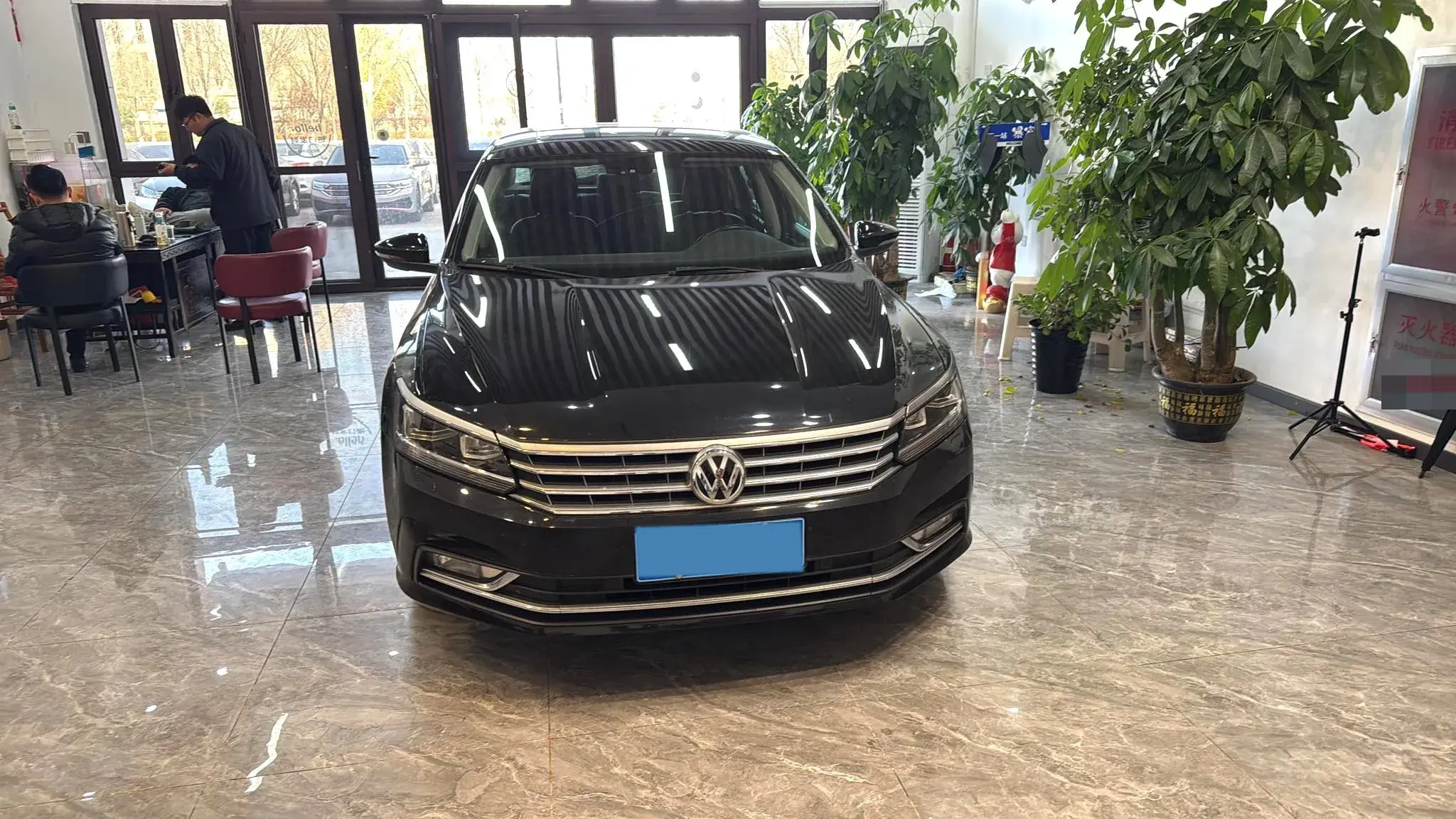 2017 VOLKSWAGEN PASSAT thumbnail 3