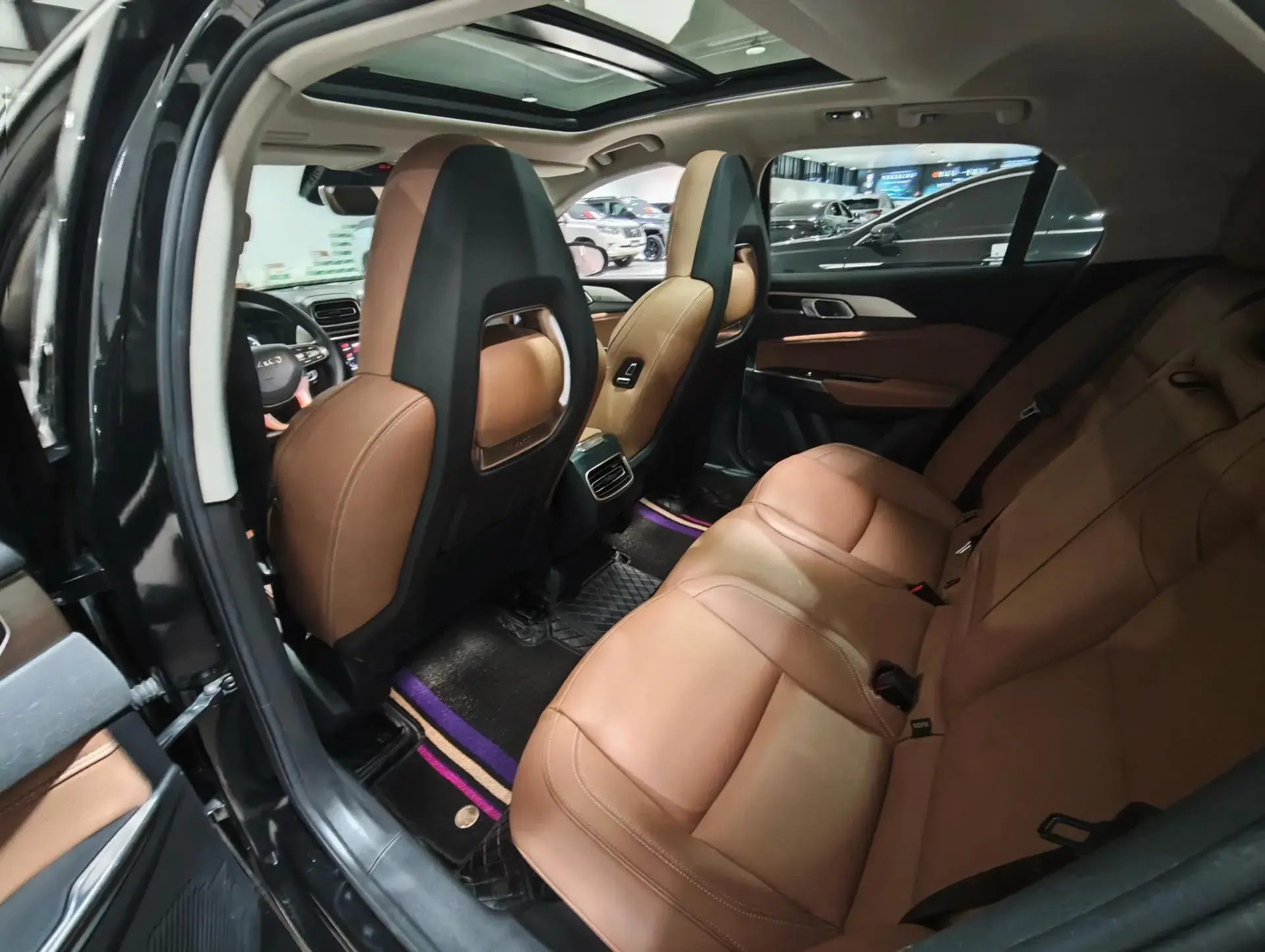 2019 LYNK&CO 03 thumbnail 4