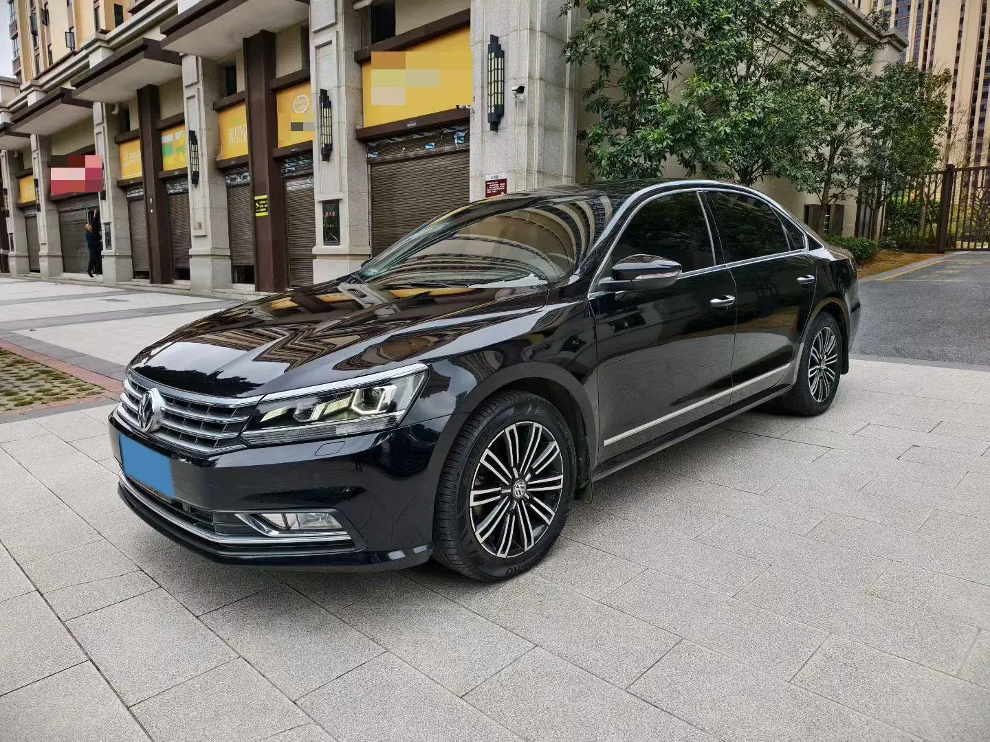 2017 VOLKSWAGEN PASSAT view 1