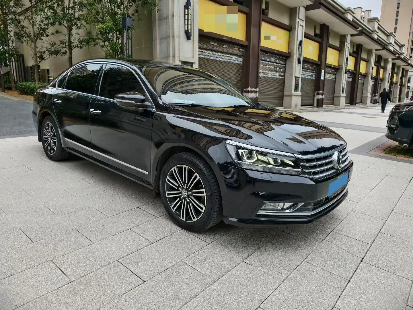 2017 VOLKSWAGEN PASSAT thumbnail 3