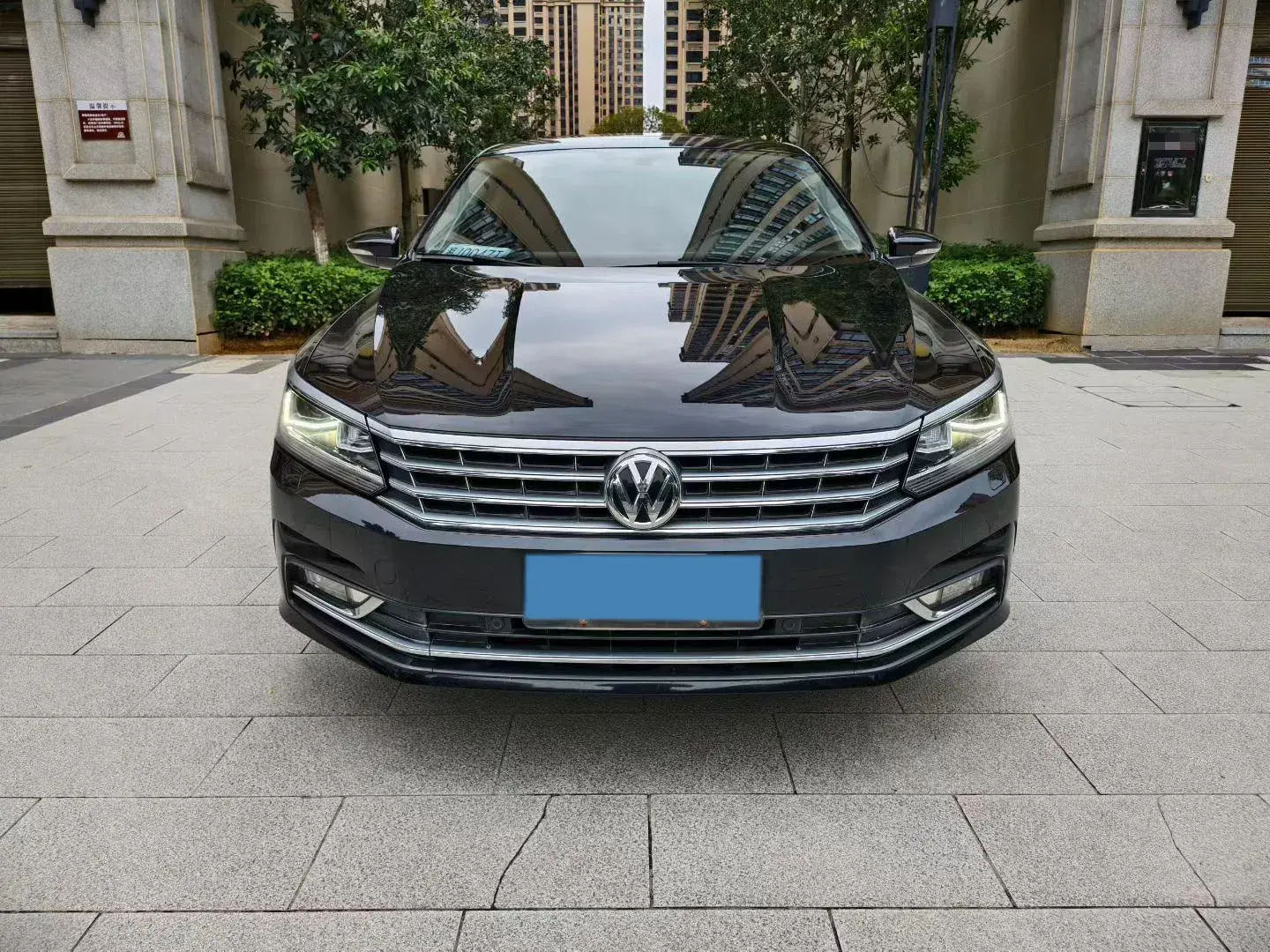 2017 VOLKSWAGEN PASSAT thumbnail 2