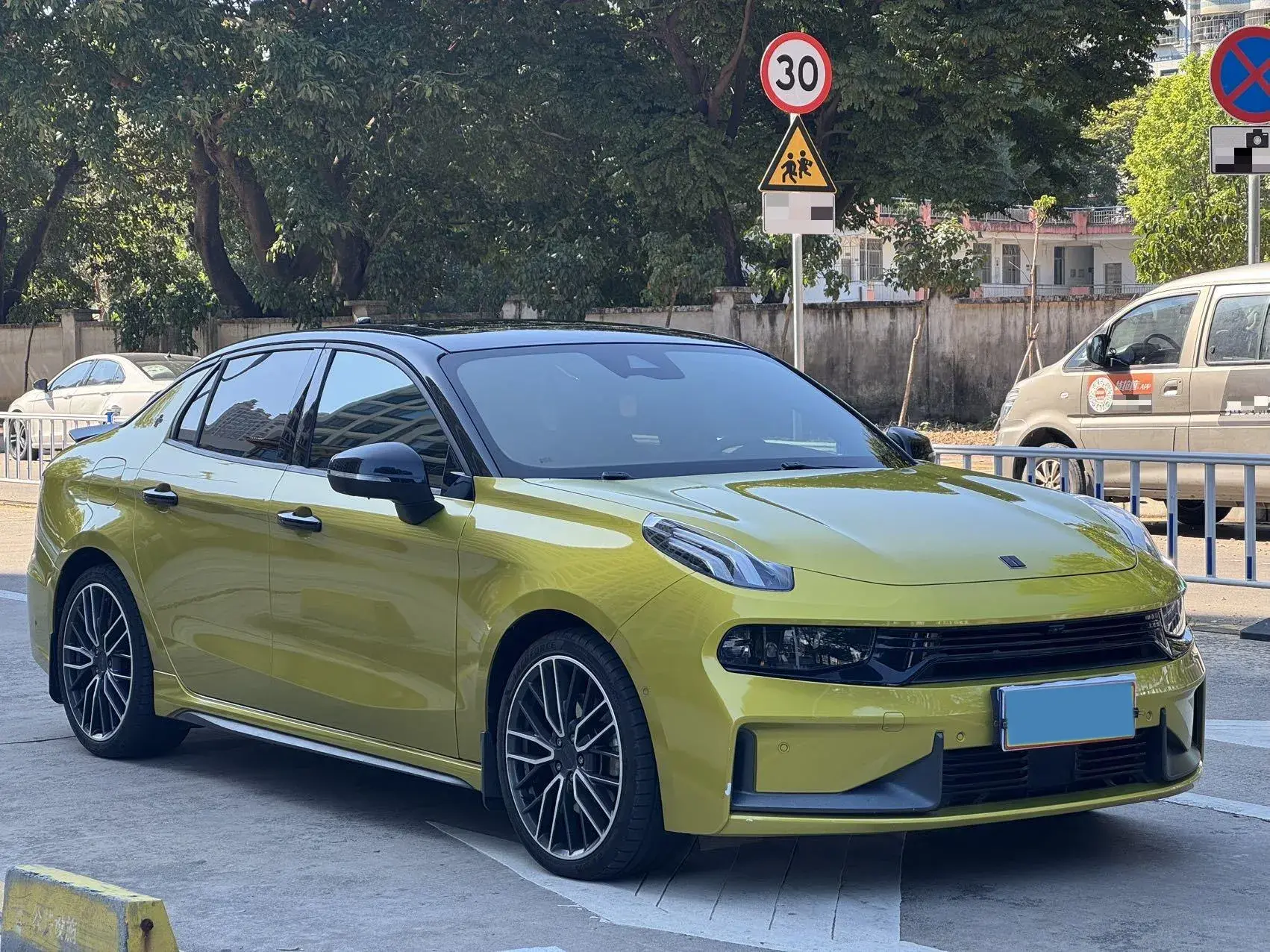 2020 LYNK&CO 03 thumbnail 3