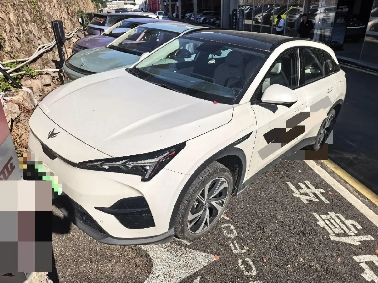 2024 ARCFOX αT5 BEV 65KWH