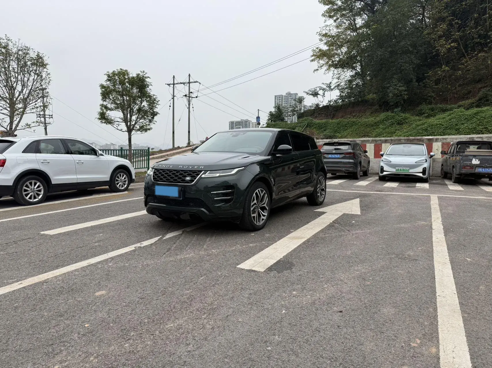 2022 LAND ROVER view 1