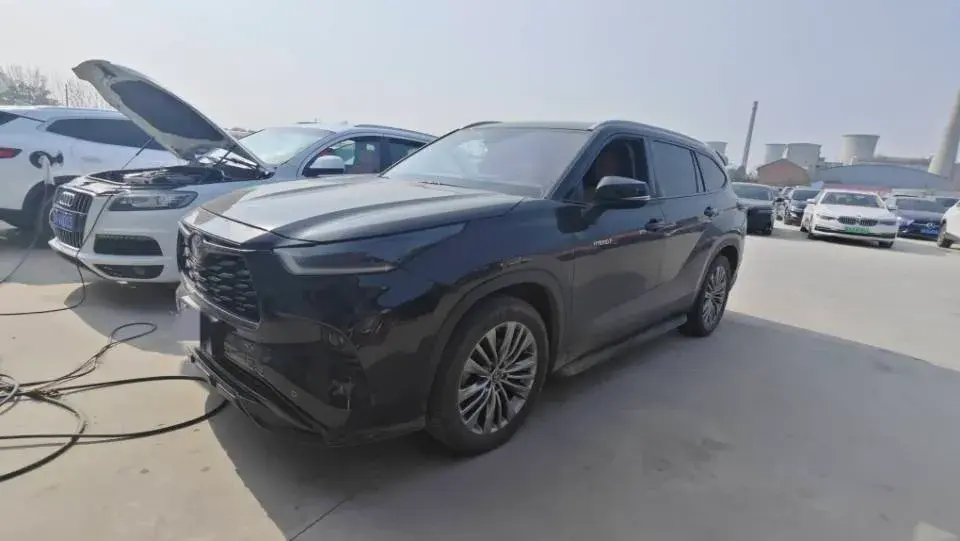 2022 TOYOTA HIGHLANDER view 1