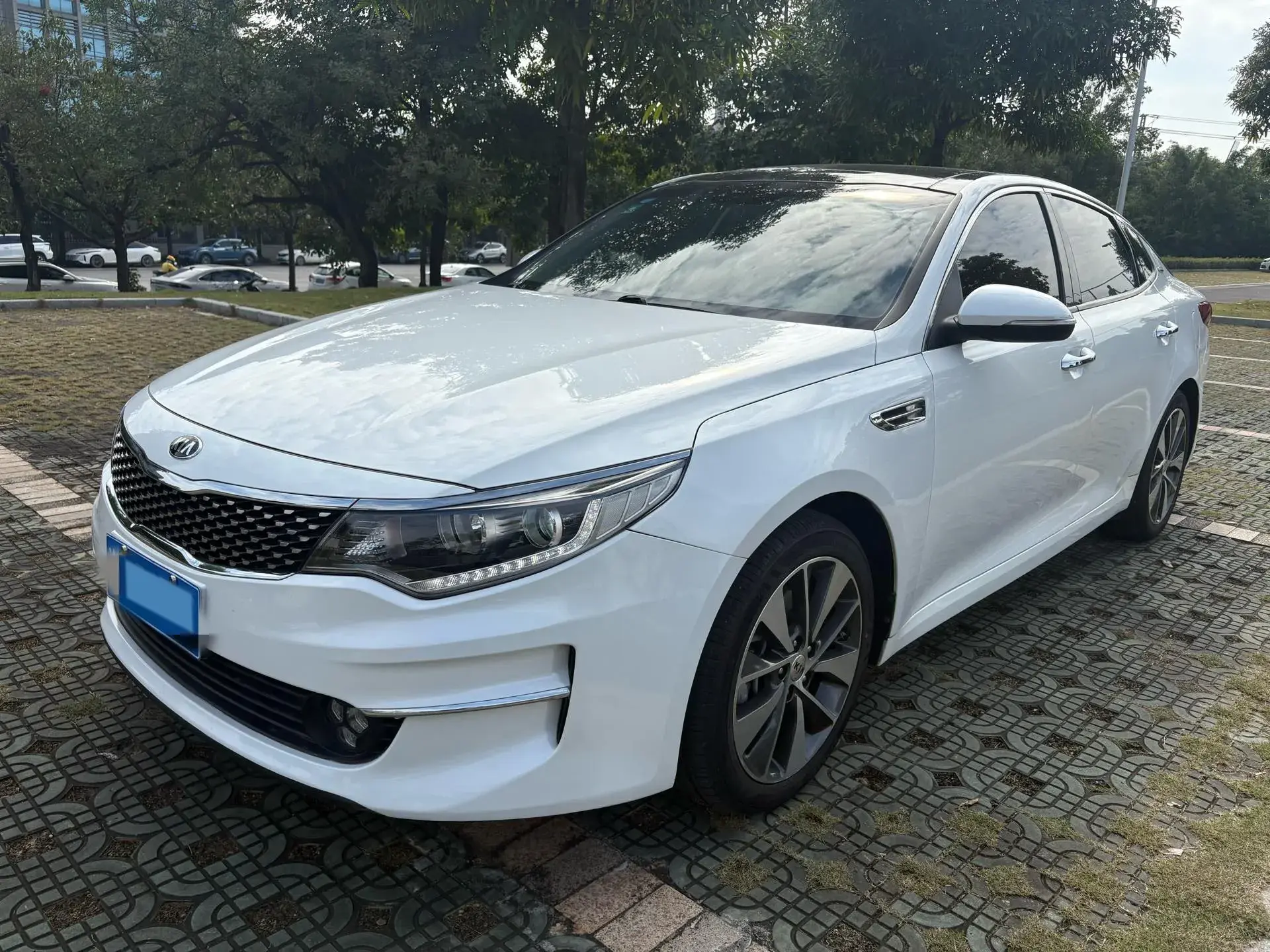 2017 KIA K5 view 1