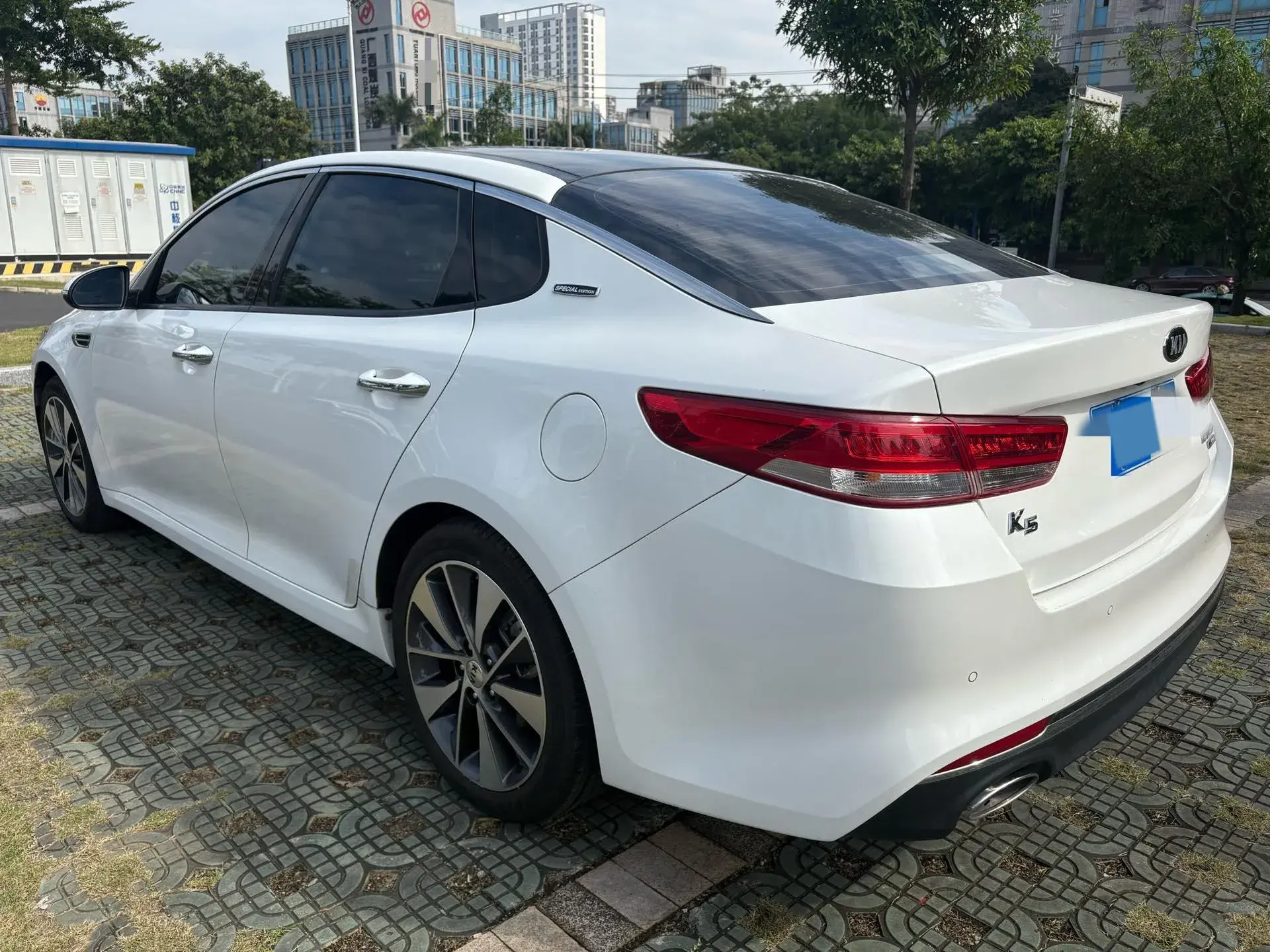 2017 KIA K5 thumbnail 4