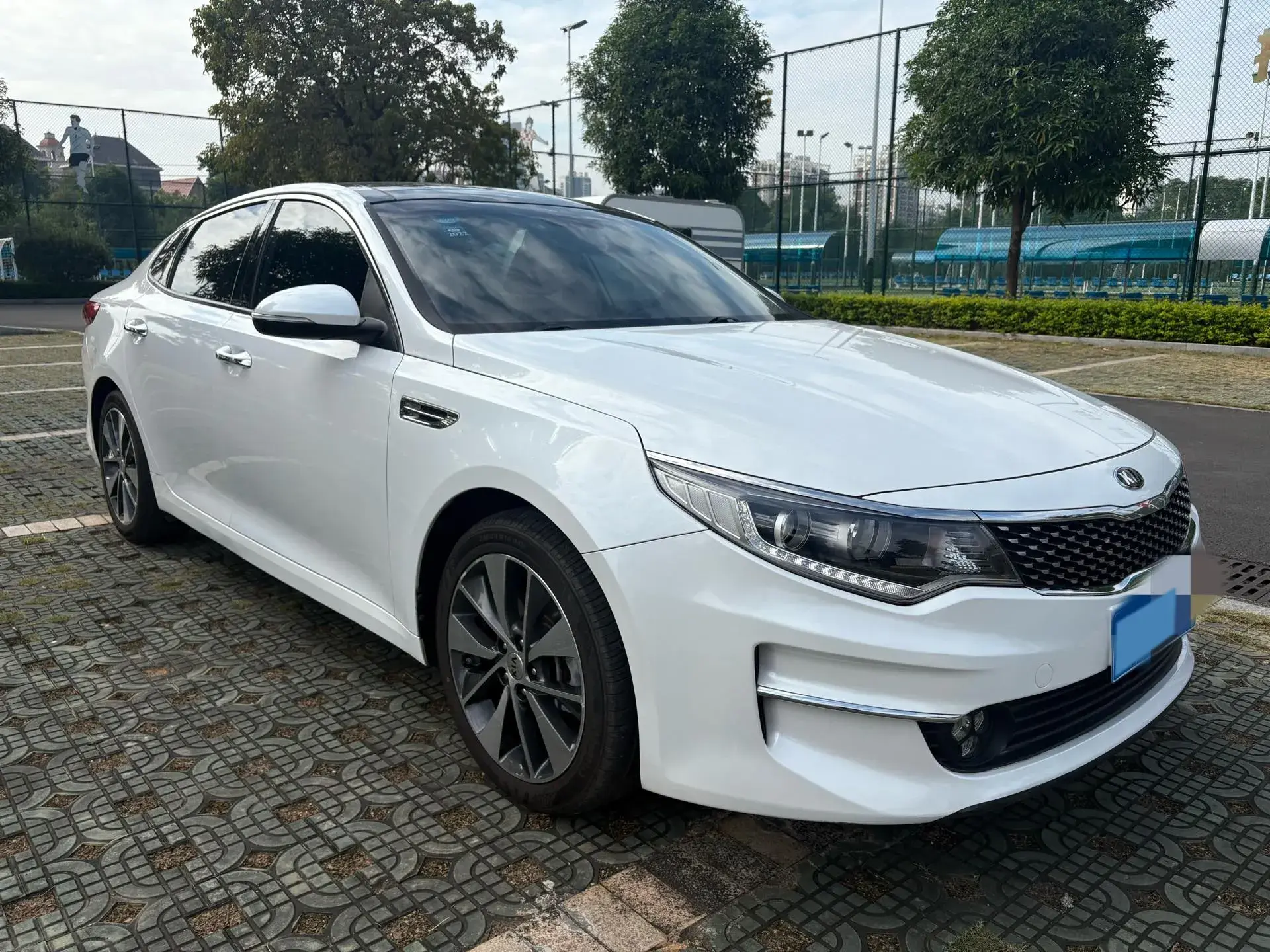 2017 KIA K5 thumbnail 3