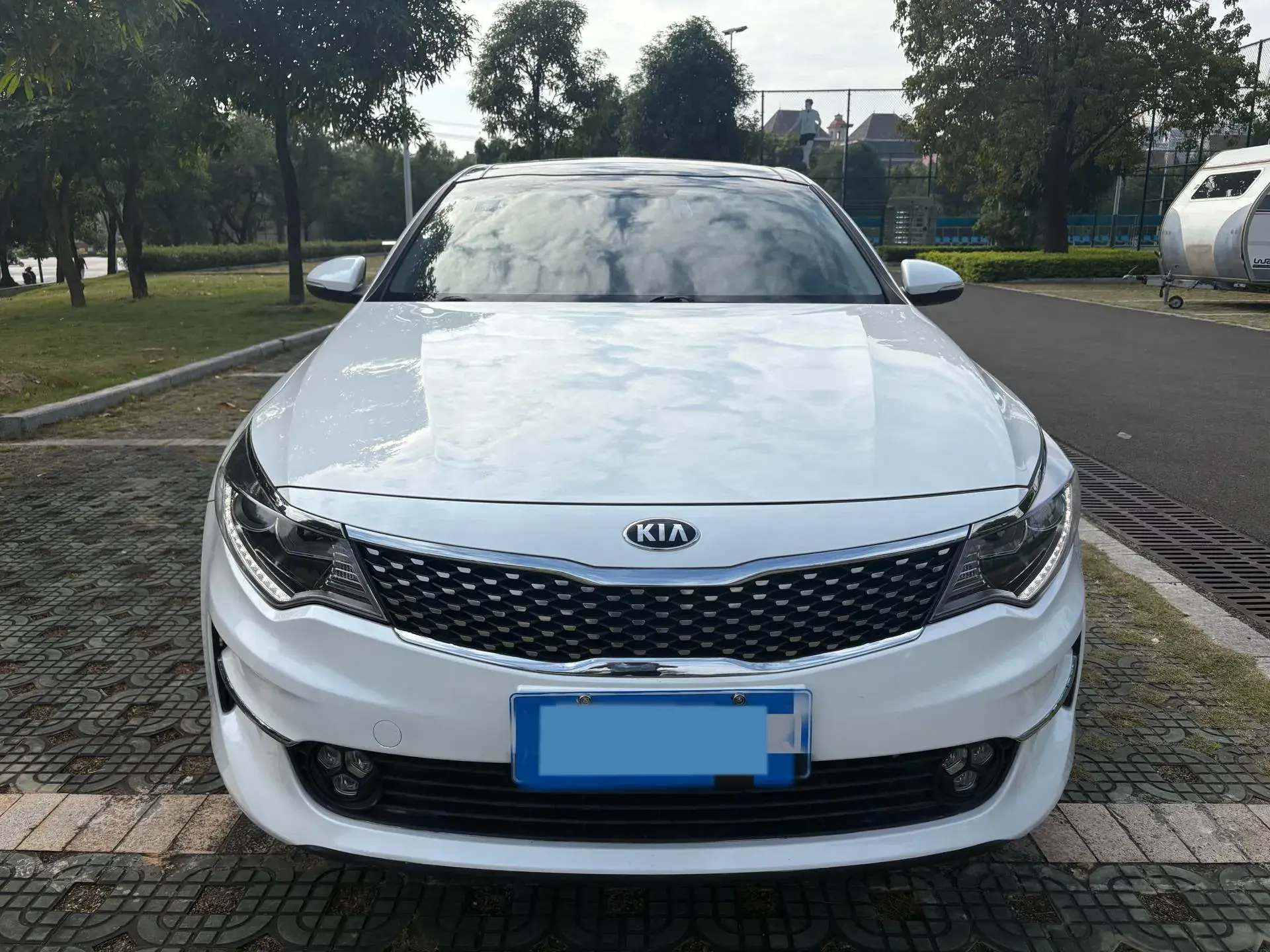 2017 KIA K5 thumbnail 2