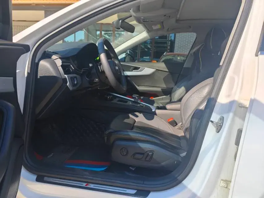 2023 AUDI A4L thumbnail 2